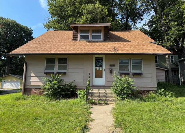 Property at 2609 School St, Des Moines, IA 50311, 2 beds, 1.5 baths