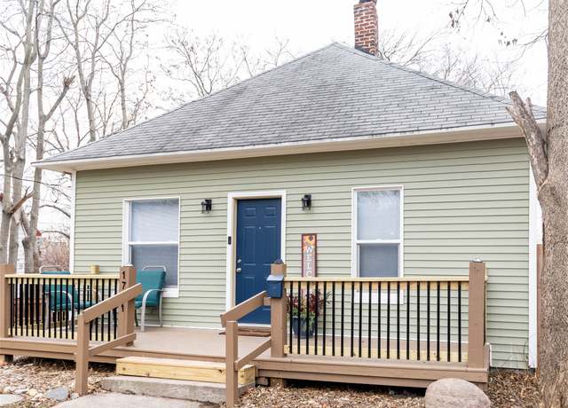 Property at 1761 Des Moines St, Des Moines, IA 50316, 2 beds, 1 bath