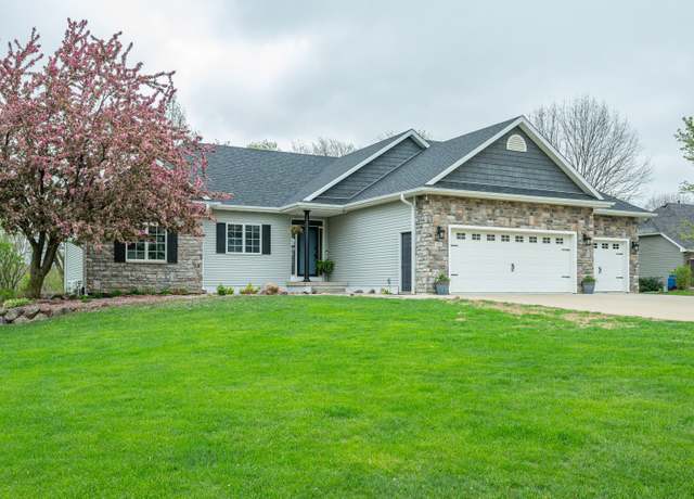Property at 895 SE 61st St, Pleasant Hill, IA 50327, 5 beds, 3.5 baths