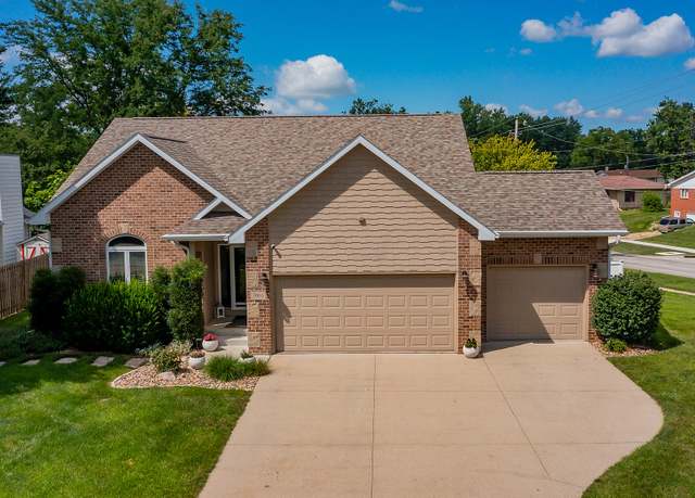 Property at 7005 Sheridan Cir, Urbandale, IA 50322, 3 beds, 3 baths