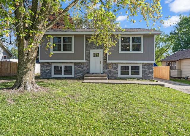 Property at 518 Maxwelton Dr, Des Moines, IA 50315, 4 beds, 2 baths
