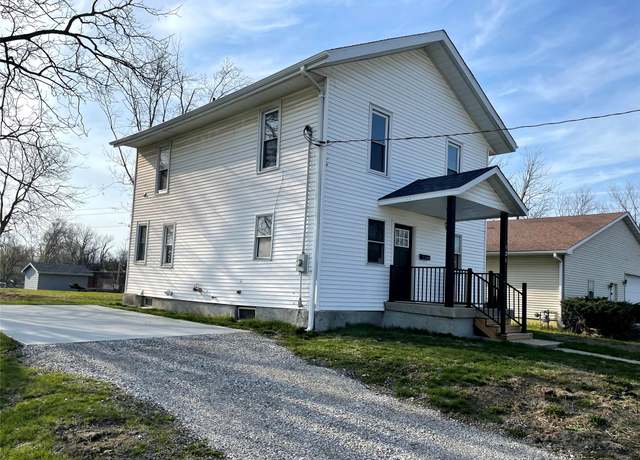 Property at 121 W 10th St N, Newton, IA 50208, 3 beds, 2 baths