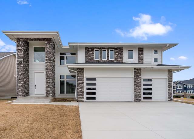 Property at 294 S 91st St, West Des Moines, IA 50266, 5 beds, 4 baths