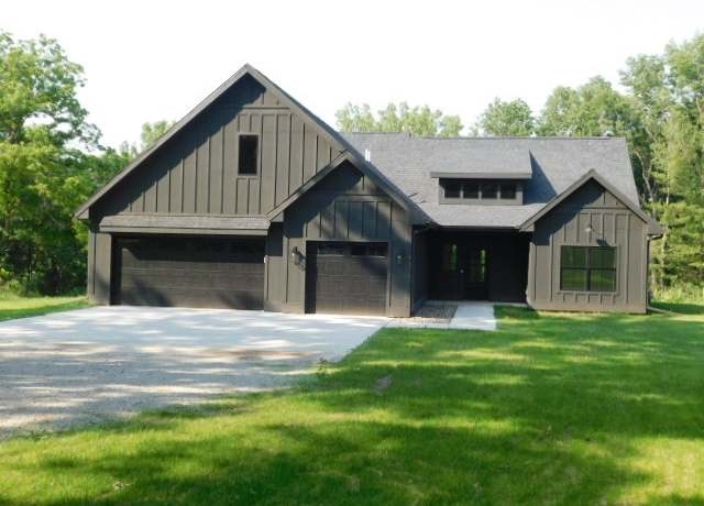 Property at 4625 NW Lovington Dr, Des Moines, IA 50310, 3 beds, 2 baths