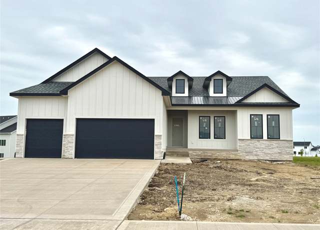 Property at 270 NW Montego Ct, Waukee, IA 50263, 5 beds, 4 baths
