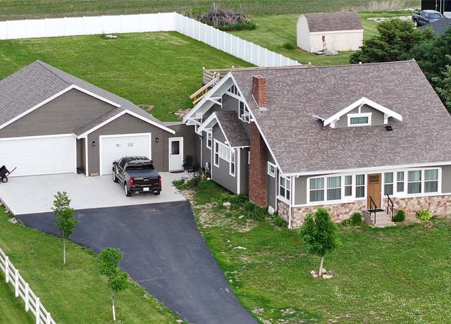 Property at 1913 N 1st St, Winterset, IA 50273, 3 beds, 3 baths