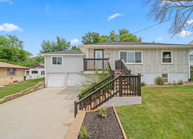 Property at 2560 E Sheridan Ave, Des Moines, IA 50317, 3 beds, 2 baths