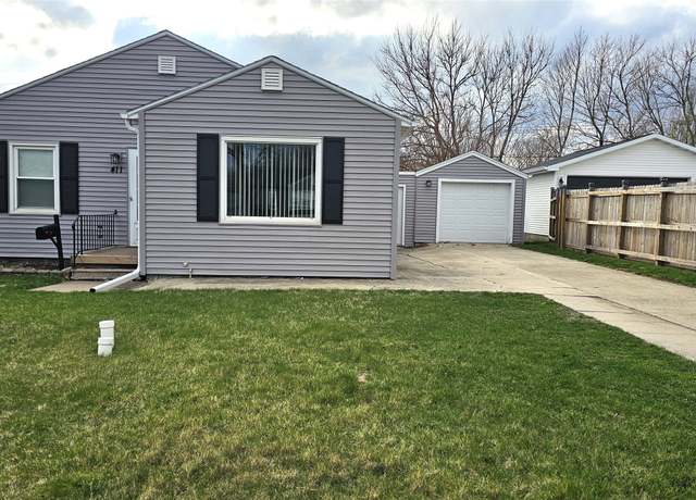Property at 411 E 20th St S, Newton, IA 50208, 2 beds, 1 bath