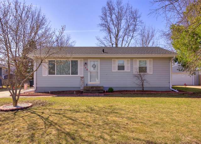 Property at 170 Gray Ave, Waukee, IA 50263, 3 beds, 2 baths
