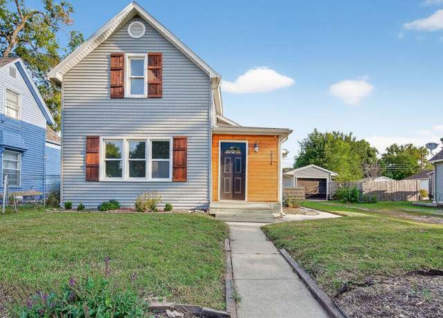 Property at 2524 E Walnut St, Des Moines, IA 50317, 3 beds, 1 bath