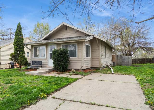 Property at 2904 5th Ave, Des Moines, IA 50313, 2 beds, 1 bath