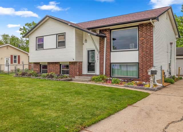 Property at 304 11th St SE, Altoona, IA 50009, 4 beds, 2.5 baths