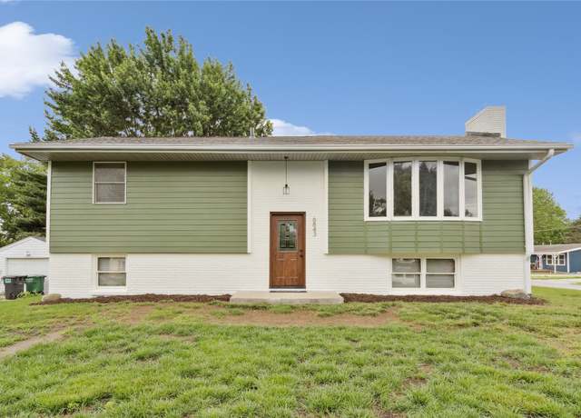 Property at 6843 NW 5th St, Des Moines, IA 50313, 4 beds, 2 baths