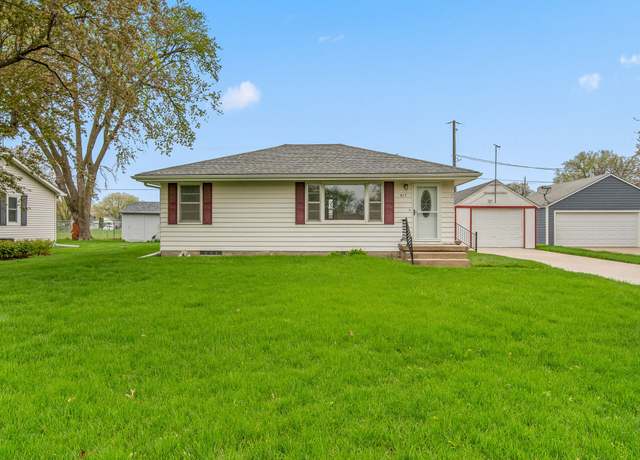 Property at 415 School St, Waukee, IA 50263, 2 beds, 1 bath