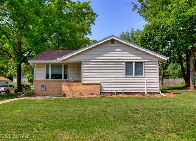 Property at 910 W Boston Ave, Indianola, IA 50125, 3 beds, 1.5 baths