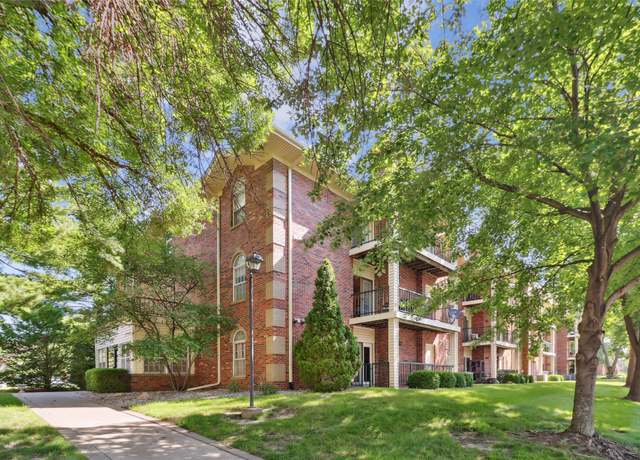 Property at 4900 Pleasant St #5, West Des Moines, IA 50266, 2 beds, 2 baths
