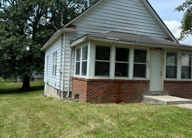 Property at 2806 SE 5th St, Des Moines, IA 50315, 2 beds, 1 bath