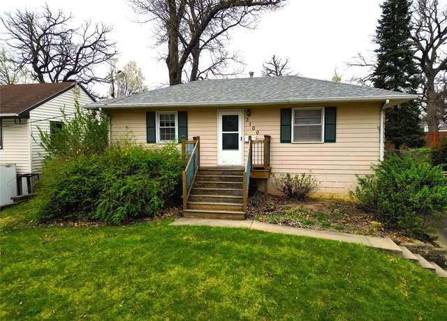 Property at 3100 Seneca Ave, Des Moines, IA 50310, 2 beds, 1 bath