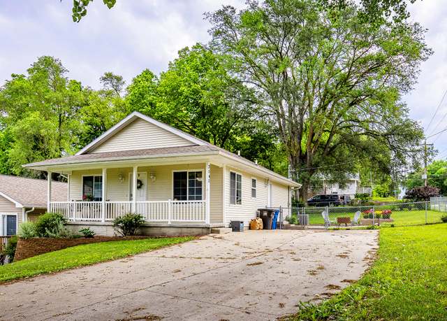 Property at 3540 E University Ave, Des Moines, IA 50317, 3 beds, 1 bath