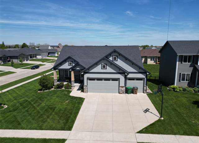 Property at 205 32nd St SE, Altoona, IA 50009, 5 beds, 3 baths