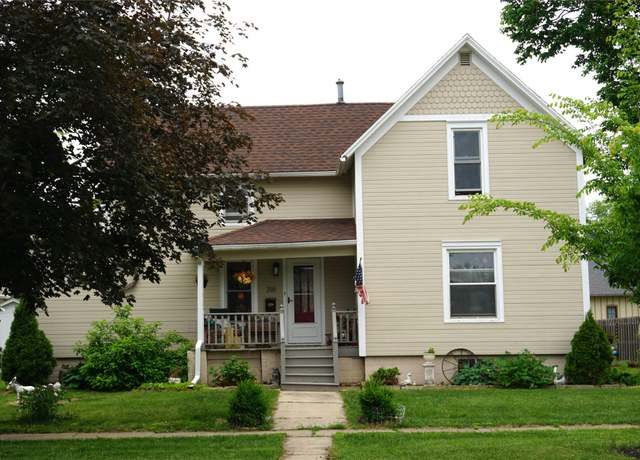Property at 318 W Green St, Winterset, IA 50273, 3 beds, 1.5 baths