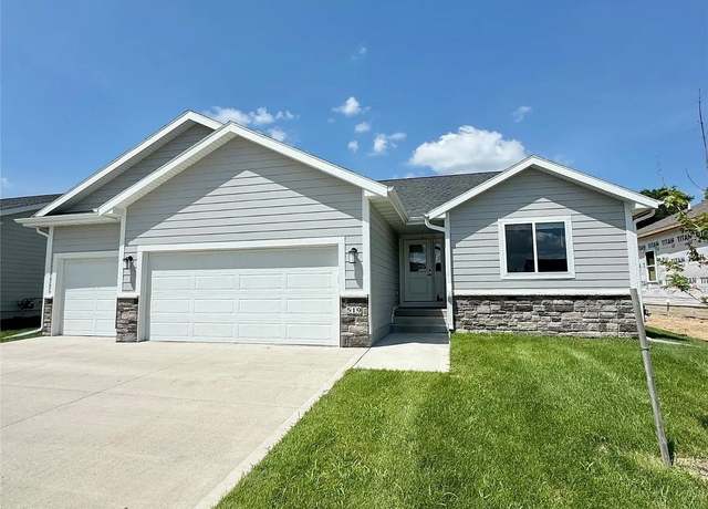 Property at 519 Meadows Ct, Polk City, IA 50226, 4 beds, 3 baths