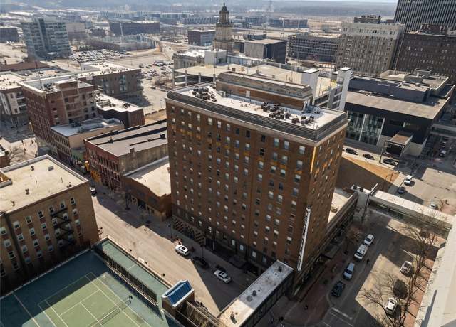 Property at 400 Walnut St #1002, Des Moines, IA 50309, 1 bed, 1 bath