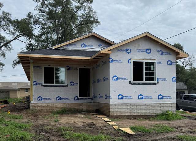 Property at 2542 Onawa St, Des Moines, IA 50317, 3 beds, 2 baths