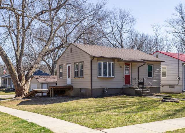 Property at 1917 27th St, Des Moines, IA 50310, 3 beds, 2 baths