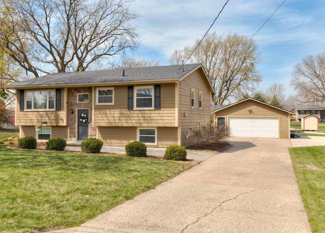 Property at 6860 NW 5th St, Des Moines, IA 50313, 4 beds, 2 baths