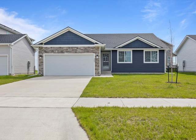 Property at 305 NE Country Meadow Dr, Ankeny, IA 50021, 3 beds, 2 baths