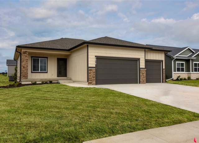 Property at 2812 NW Greenwood St, Ankeny, IA 50023, 4 beds, 3 baths