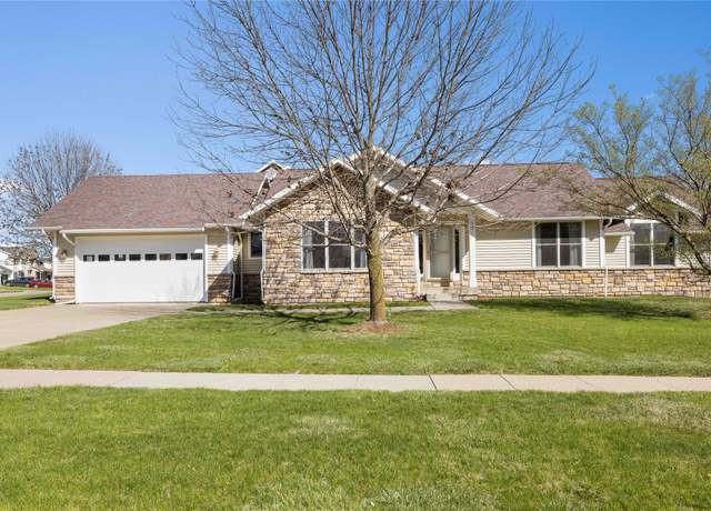 Property at 2011 3rd Ave SW, Altoona, IA 50009, 3 beds, 2 baths