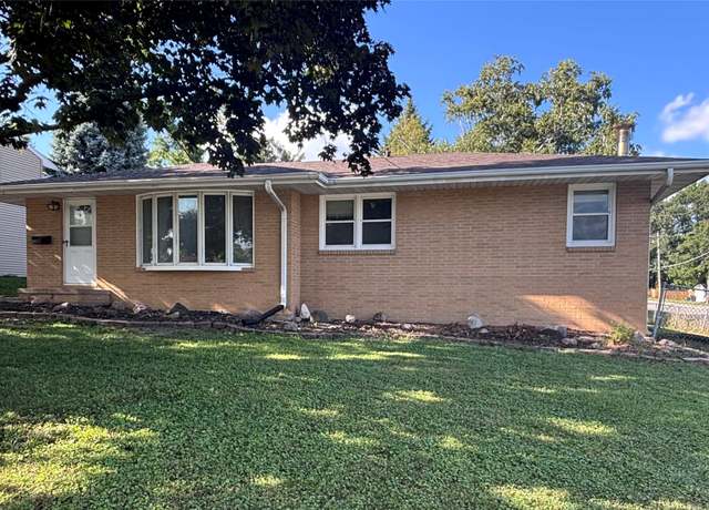 Property at 7201 Maple Dr, Urbandale, IA 50322, 3 beds, 1.5 baths