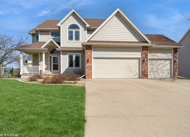 Property at 9827 Brookview Dr, Urbandale, IA 50322, 4 beds, 3.5 baths