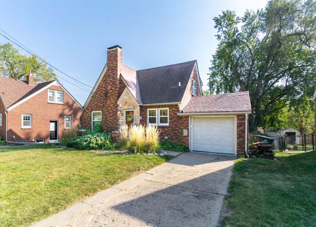 Property at 6704 Elmcrest Dr, Windsor Heights, IA 50324, 3 beds, 1.5 baths
