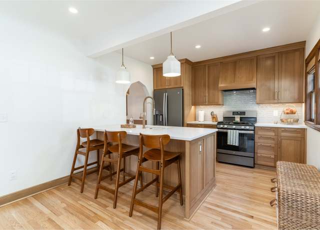 Property at 6704 Elmcrest Dr, Windsor Heights, IA 50324, 3 beds, 1.5 baths
