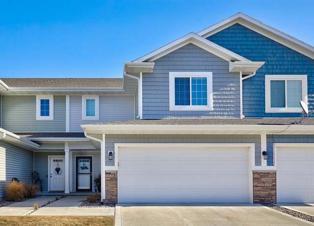 Property at 222 Red Oak Ct, Norwalk, IA 50211, 3 beds, 2.5 baths