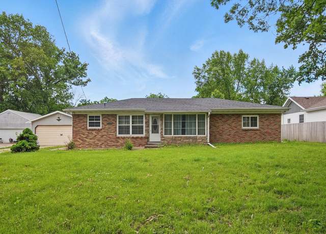 Property at 2620 Arnold Rd, Des Moines, IA 50310, 4 beds, 2 baths