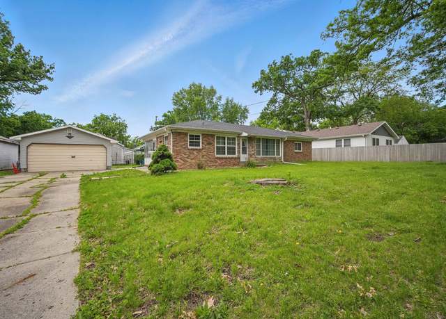 Property at 2620 Arnold Rd, Des Moines, IA 50310, 4 beds, 2 baths