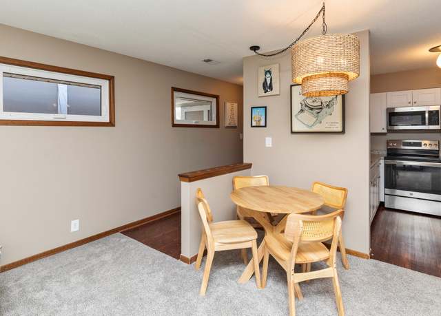Property at 5322 Ingersoll Ave Unit B5, Des Moines, IA 50312, 2 beds, 1 bath