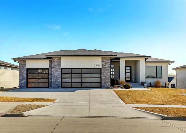 Property at 2806 NE Brentwood Cir, Grimes, IA 50111, 5 beds, 3 baths