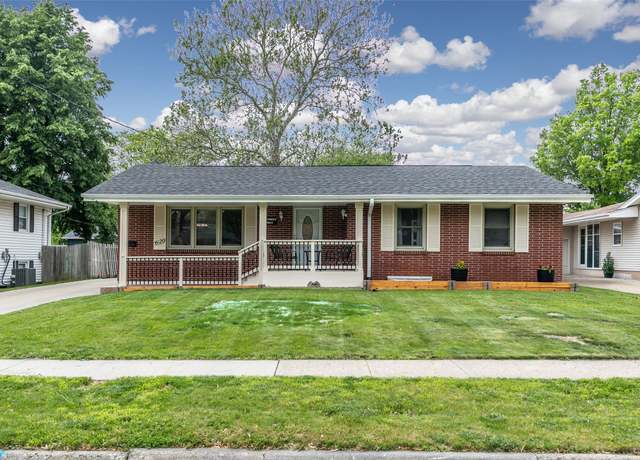 Property at 4120 65th St, Urbandale, IA 50322, 4 beds, 1.5 baths