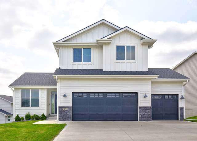 Property at 3641 NW 166th St, Clive, IA 50325, 4 beds, 3.5 baths