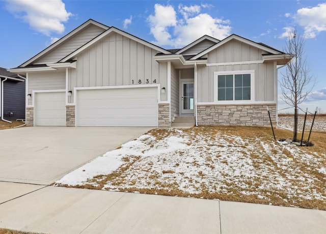 Property at 1834 Silver Maple Dr, Norwalk, IA 50211, 3 beds, 2 baths