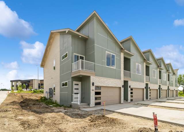 Property at 15536 Rocklyn Pl, Clive, IA 50325, 4 beds, 3.5 baths