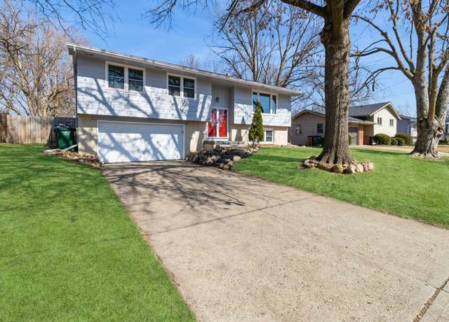 Property at 3215 Sylvania Dr, West Des Moines, IA 50266, 3 beds, 2.5 baths