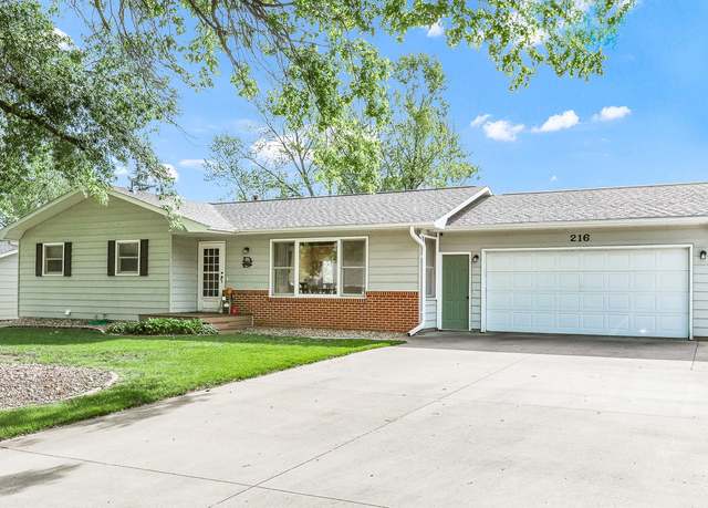 Property at 216 E 9th St, Pella, IA 50219, 3 beds, 2 baths