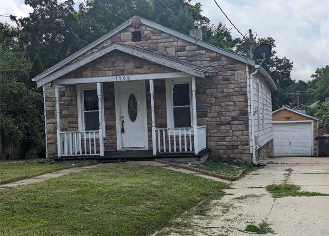 Property at 1208 Pleasant View Dr, Des Moines, IA 50315, 2 beds, 1 bath