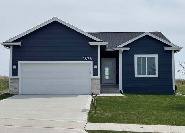Property at 1838 Silver Maple Dr, Norwalk, IA 50211, 4 beds, 3 baths